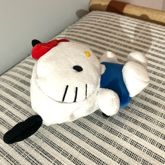 🎉 RARE 🎉 - Hello Kitty plushie dressed in Pochacco costume 5” - Picture 5 of 8